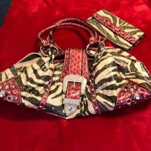 Women’s detailed handbag with matching wallet